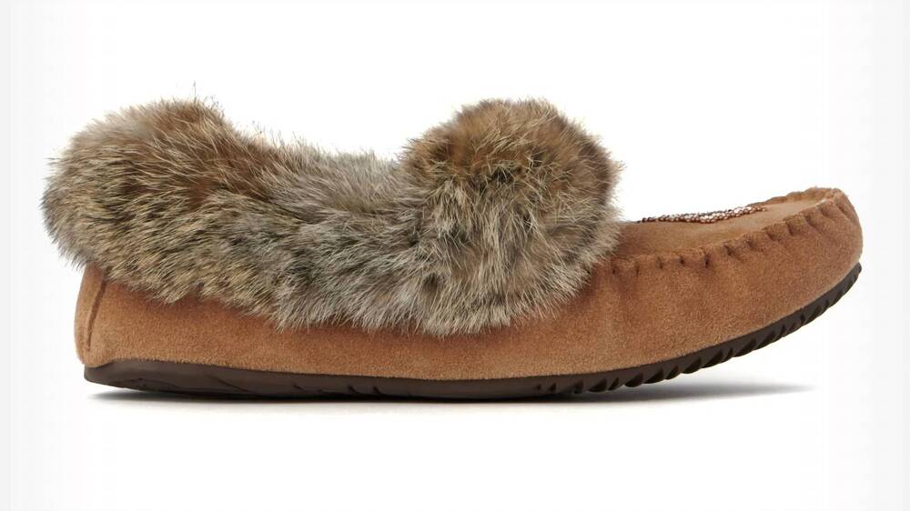 NEW MANITOBAH MUKLUKS women's street suede moccasin shoe in oak/chene